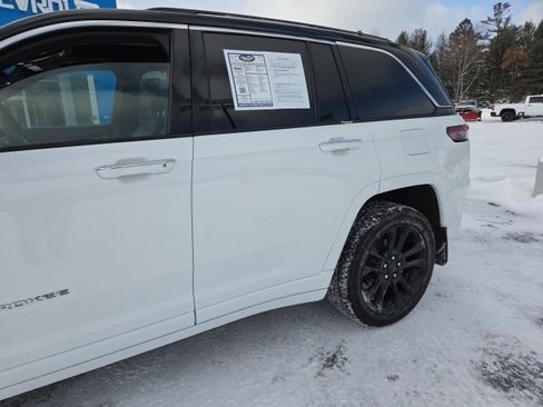 Used 2023 Jeep Grand Cherokee Overland w/ Luxury Tech Group IV image 90