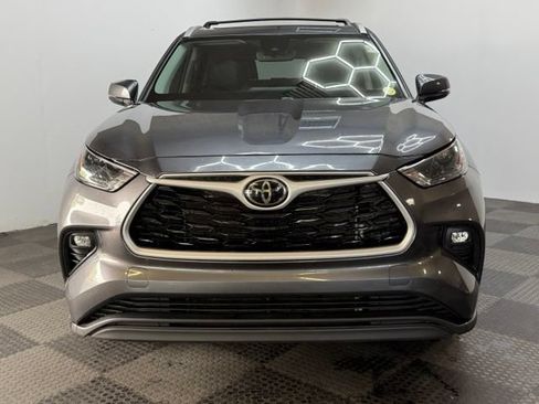 Used 2023 Toyota Highlander XLE AWD/4WD image 4