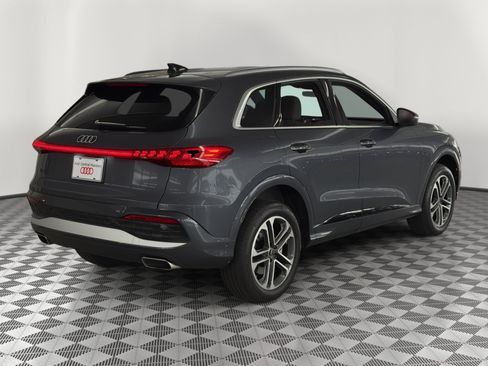 Used 2025 Audi Q5 Premium w/ 19" Wheel Package AWD/4WD image 9