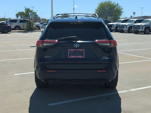 Used 2023 Toyota RAV4 XLE Premium image 6