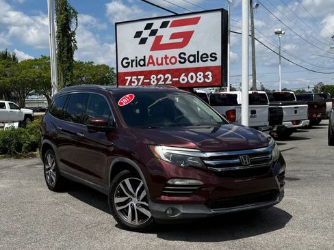 Used 2017 Honda Pilot Touring image 1