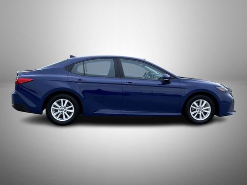 Used 2025 Toyota Camry LE image 4