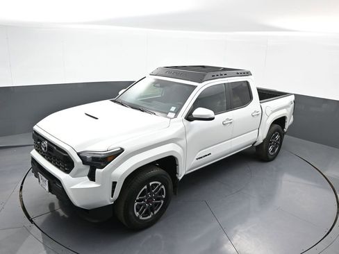 New 2024 Toyota Tacoma TRD Sport w/ TRD Sport Upgrade Package AWD/4WD image 31