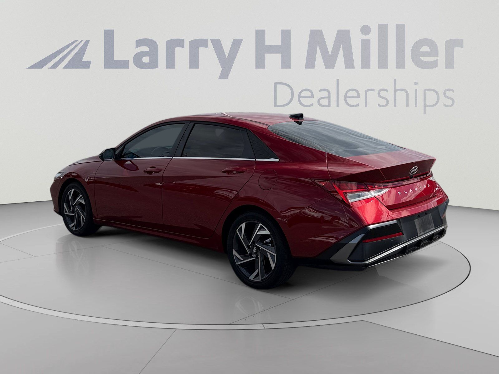 Used 2025 Hyundai Elantra Limited FWD image 3