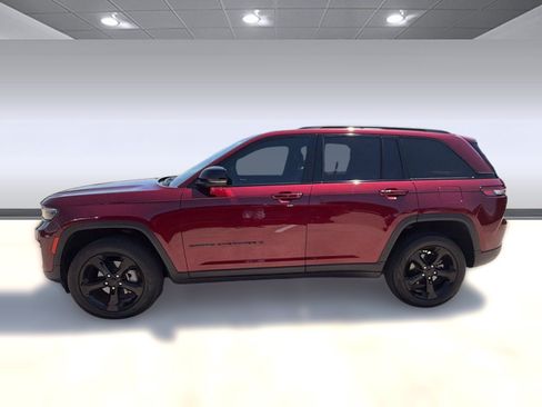 Used 2024 Jeep Grand Cherokee Limited w/ Black Appearance Package AWD/4WD image 2