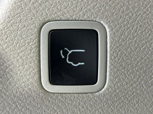 Used 2023 Chrysler Pacifica Touring-L FWD image 15