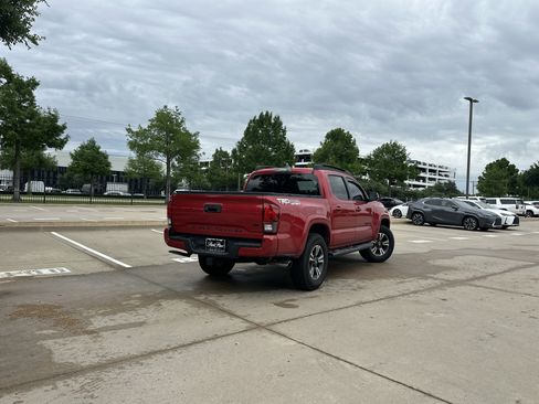 Used 2018 Toyota Tacoma TRD Sport w/ TRD Premium Sport Package AWD/4WD image 2