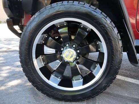 Used 2005 HUMMER H2 SUT w/ Preferred Equipment Group image 41