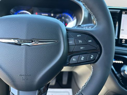 New 2026 Chrysler Pacifica Select w/ S Appearance Package image 20