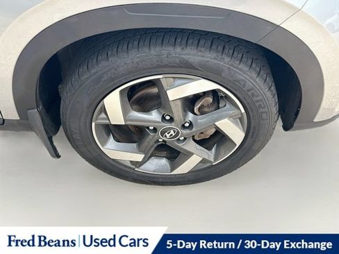 Used 2024 Hyundai Venue SEL FWD image 24