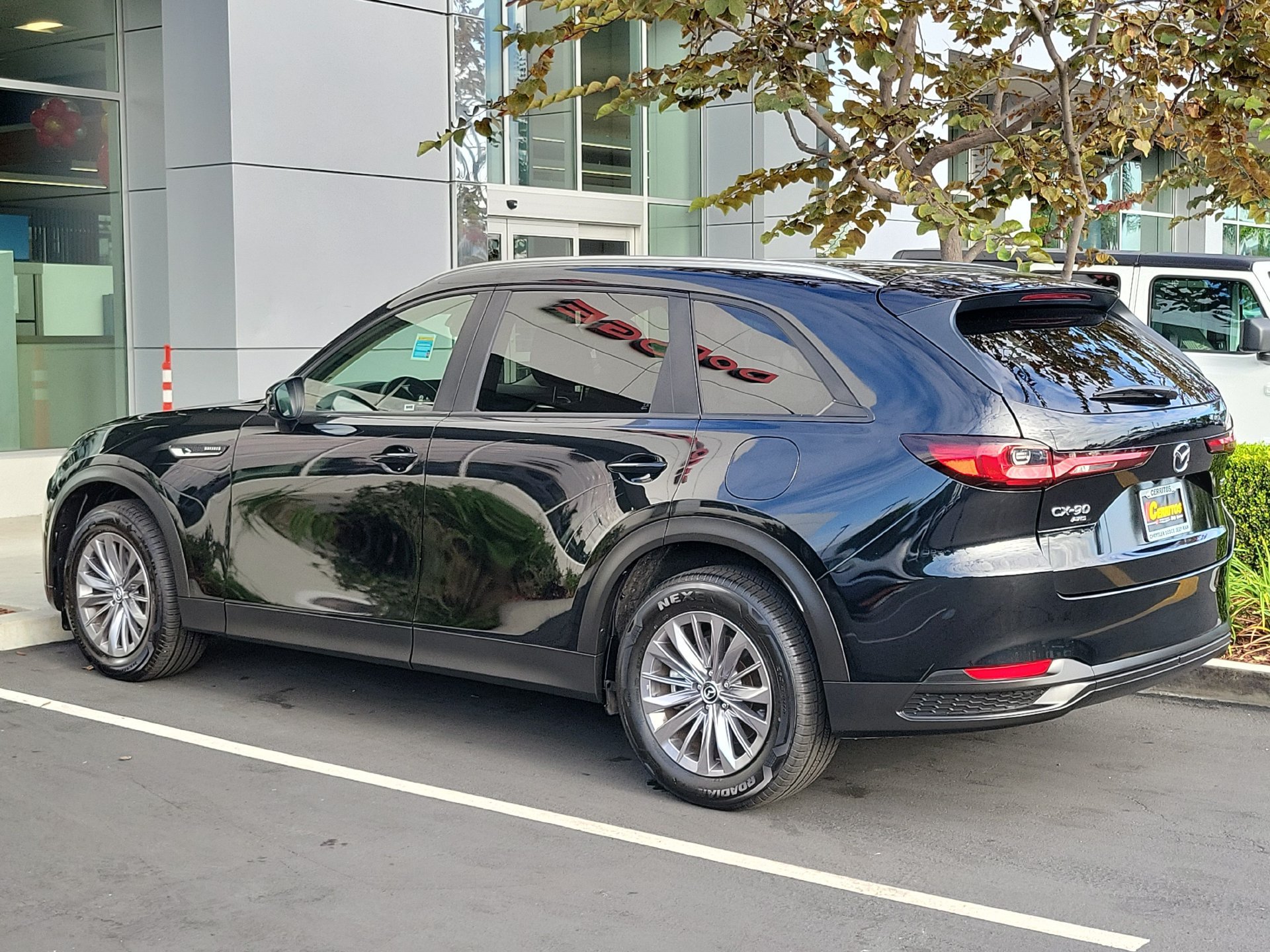 Used 2025 MAZDA CX-90 3.3 Turbo w/ Select Package AWD/4WD image 4