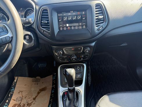 Used 2021 Jeep Compass Latitude image 11