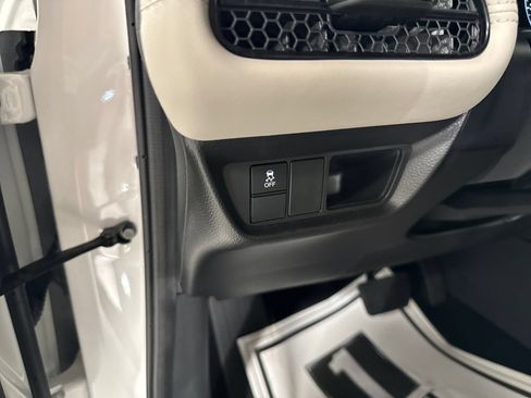 Used 2023 Honda HR-V LX image 18