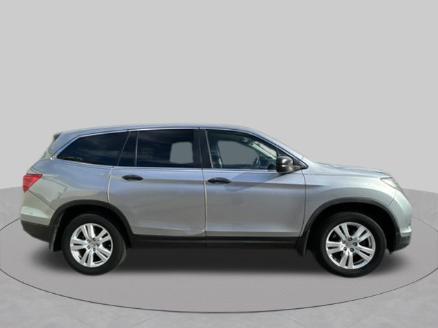 Used 2017 Honda Pilot LX image 2