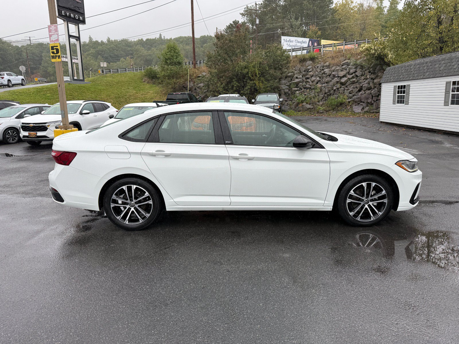 Used 2025 Volkswagen Jetta Sport FWD image 6