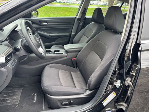 Used 2025 Nissan Altima 2.5 SV FWD image 22