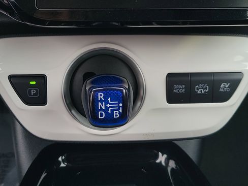 Used 2018 Toyota Prius Prime Plus image 24