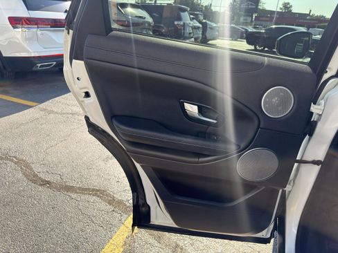 Used 2018 Land Rover Range Rover Evoque SE image 31