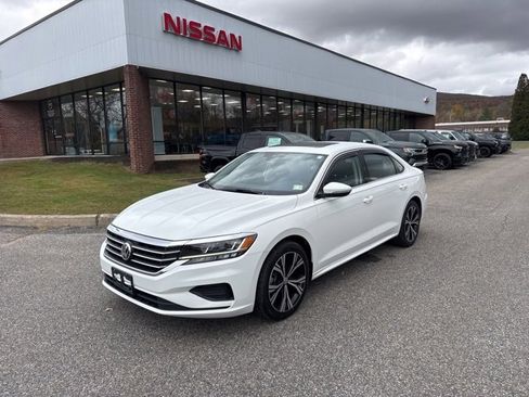 Used 2021 Volkswagen Passat 2.0T SE image 1