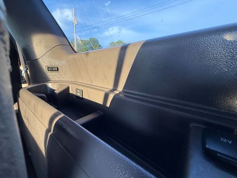 Used 2018 Ford Expedition XLT w/ Equipment Group 202A AWD/4WD image 30
