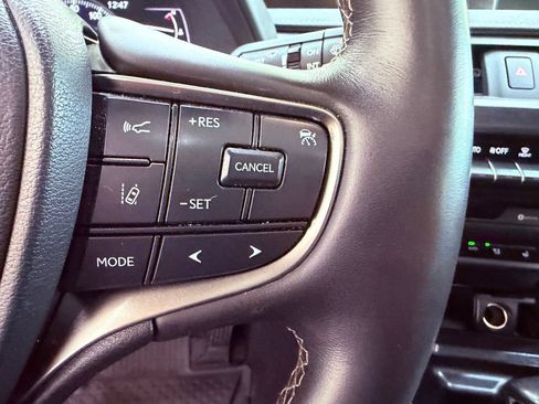 Certified 2022 Lexus UX 200 w/ Premium Package FWD image 22