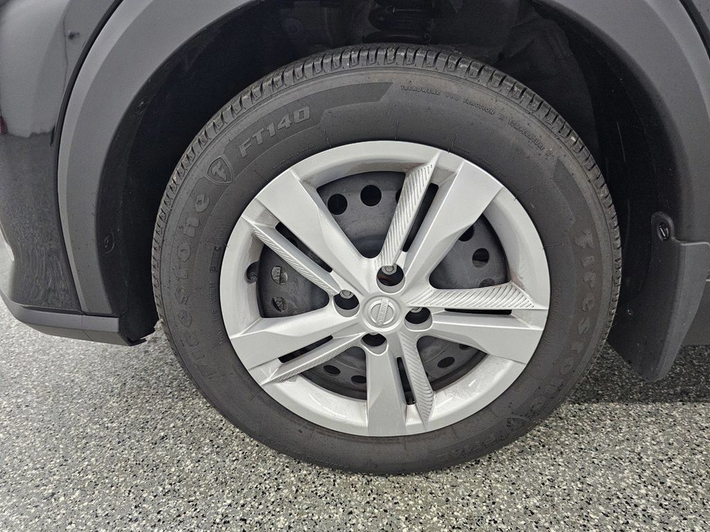 Used 2025 Nissan Kicks Play S FWD image 9