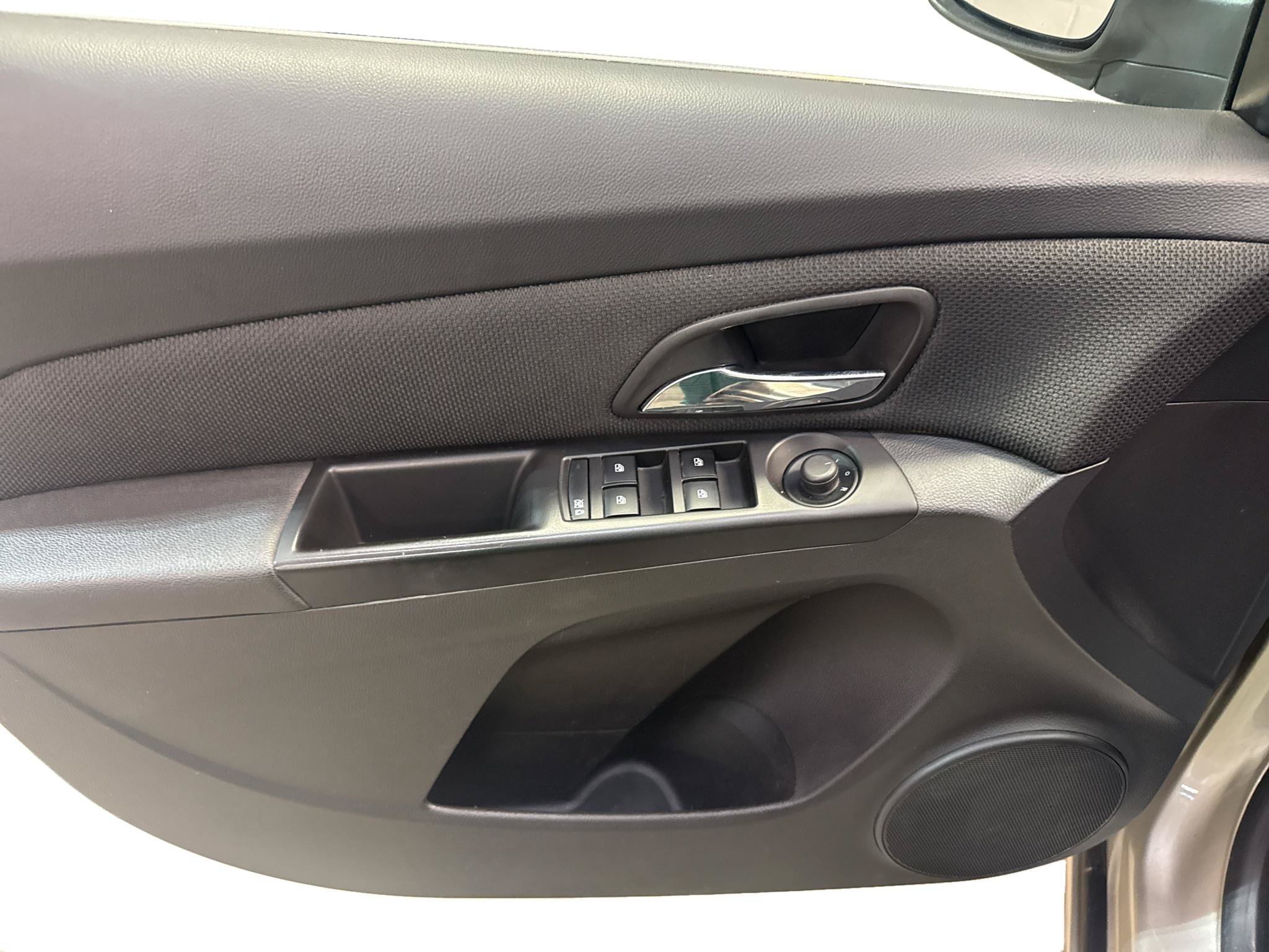 Used 2013 Chevrolet Cruze LTZ w/ Enhanced Safety Package FWD image 9