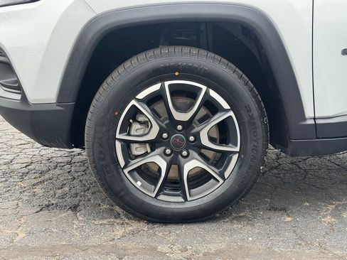 Used 2025 Jeep Compass Trailhawk AWD/4WD image 10