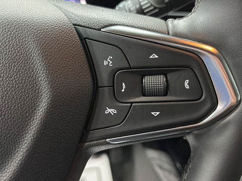 Used 2025 Chevrolet Trax LT w/ LT Convenience Package FWD image 11