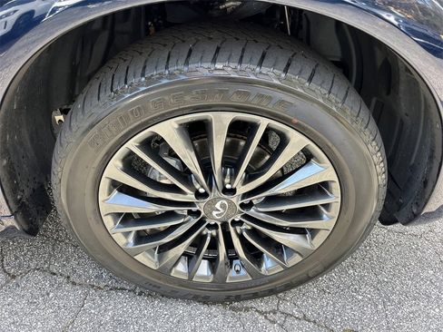 Used 2024 INFINITI QX80 Sensory w/ All-Season Package image 10