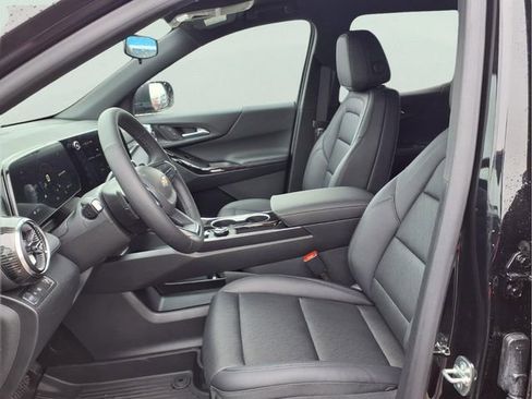 New 2026 Chevrolet Equinox LT w/ Convenience Package II FWD image 13