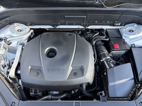 Used 2021 Volvo XC90 T6 Momentum w/ Advanced Package image 34