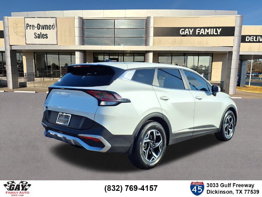 Used 2023 Kia Sportage LX FWD image 2