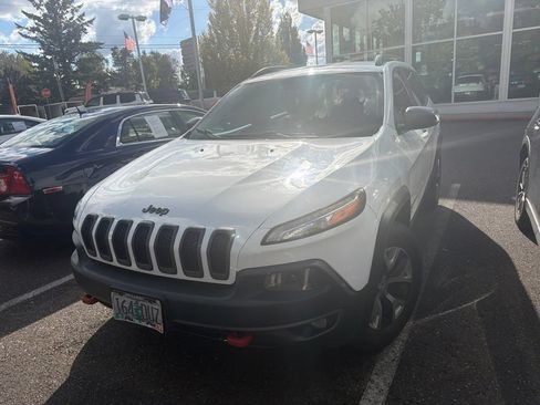 Used 2015 Jeep Cherokee Trailhawk w/ Comfort/Convenience Group AWD/4WD image 3