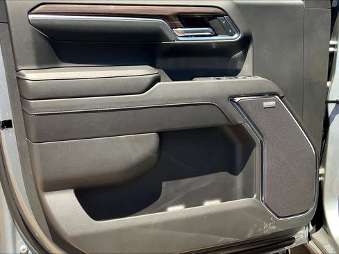 Used 2024 Chevrolet Silverado 1500 LT Trail Boss w/ Convenience Package II image 10