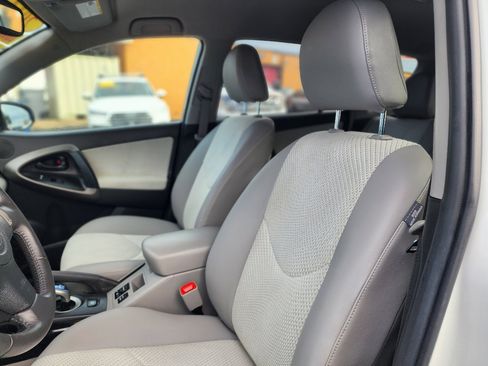 Used 2014 Toyota RAV4 EV image 13