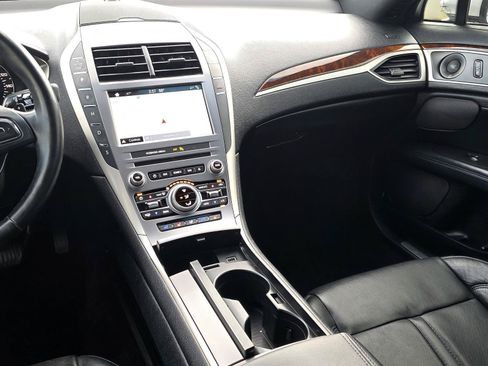 Used 2017 Lincoln MKZ Reserve w/ Climate Package FWD image 11