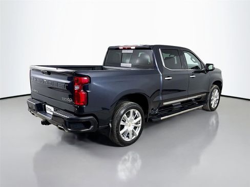 Used 2022 Chevrolet Silverado 1500 High Country w/ High Country Premium Package AWD/4WD image 9