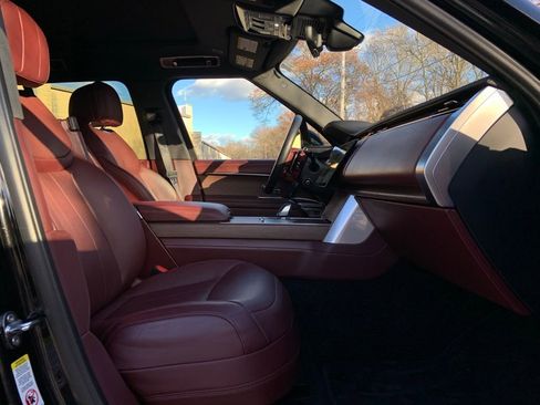 Certified 2024 Land Rover Range Rover SE image 15
