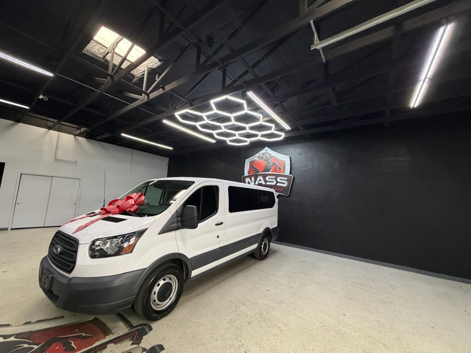 Used 2017 Ford Transit 150 XL RWD image 2