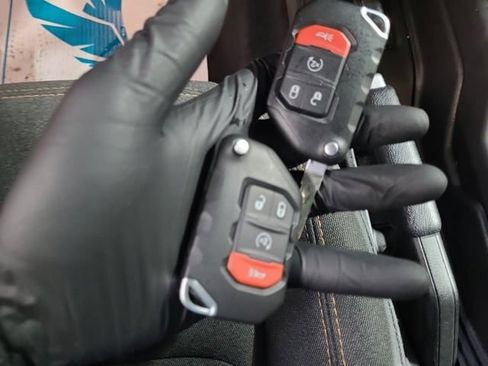 Used 2025 Jeep Wrangler Unlimited Sahara w/ Safety Group AWD/4WD image 13