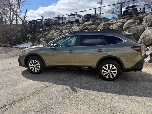 Used 2022 Subaru Outback Premium image 2