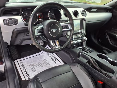 Used 2017 Ford Mustang Premium image 14