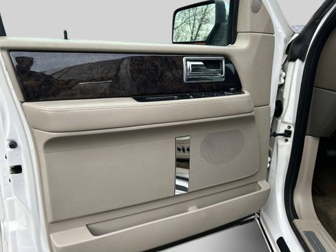 Used 2015 Lincoln Navigator 4WD image 21