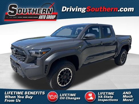 Used 2024 Toyota Tacoma TRD Off-Road AWD/4WD image 1