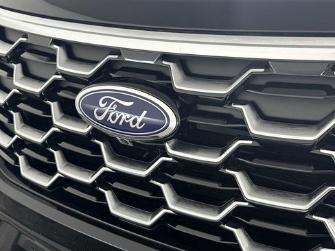Used 2025 Ford Explorer Platinum RWD image 14