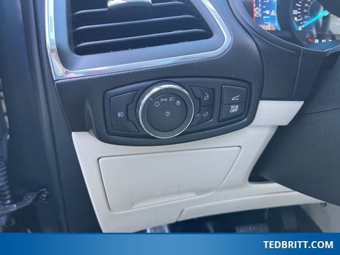 Used 2022 Ford Edge Titanium w/ Class II Trailer Tow Package image 42