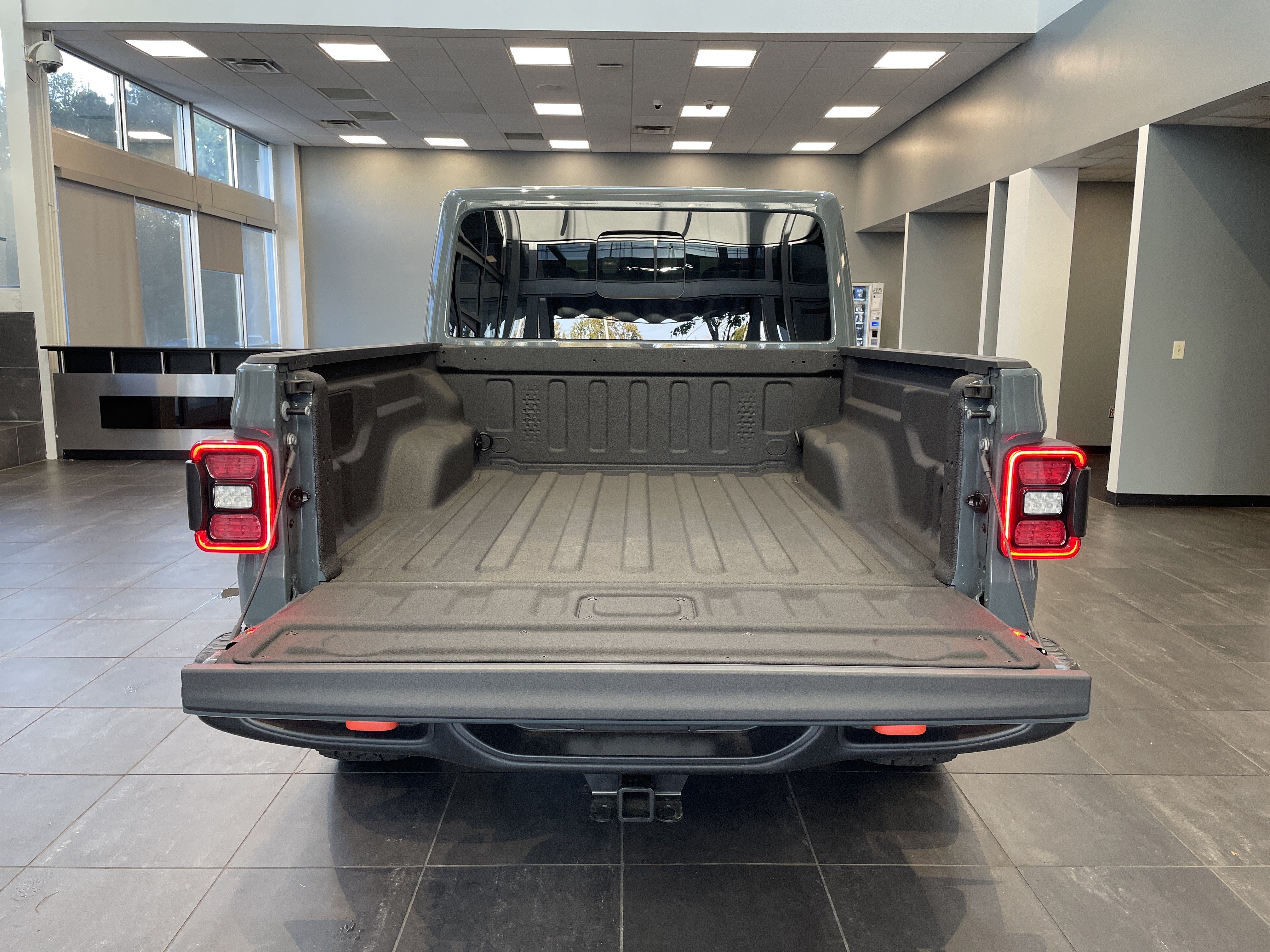 Used 2026 Jeep Gladiator Mojave w/ Steel Bumper Group AWD/4WD image 34