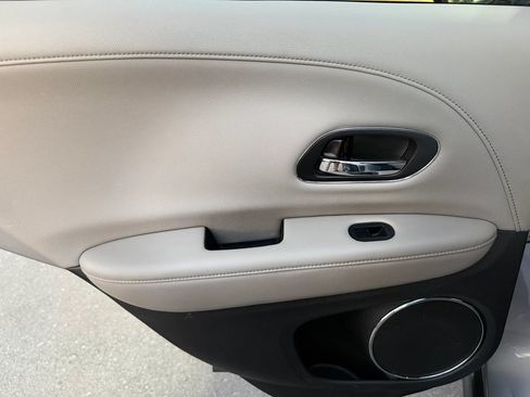 Used 2018 Honda HR-V EX-L image 17