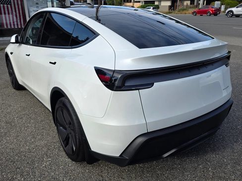 Used 2026 Tesla Model Y AWD image 7